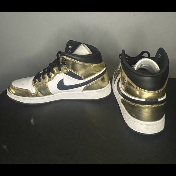 Air Jordan 1 Mid SE - Picture 3 of 3